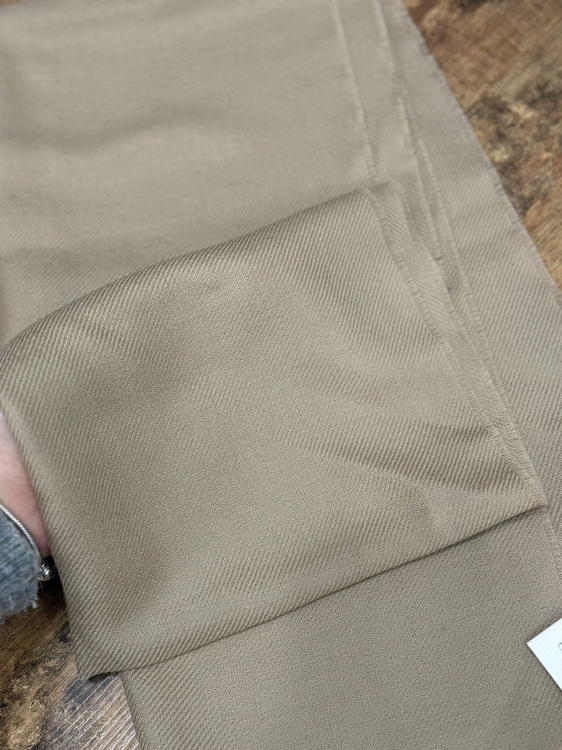 Szal gładki beżowy Calabrese 1924, 100% wełna