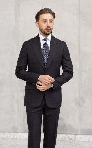 Daytona suit in a subtle blue check Loro Piana