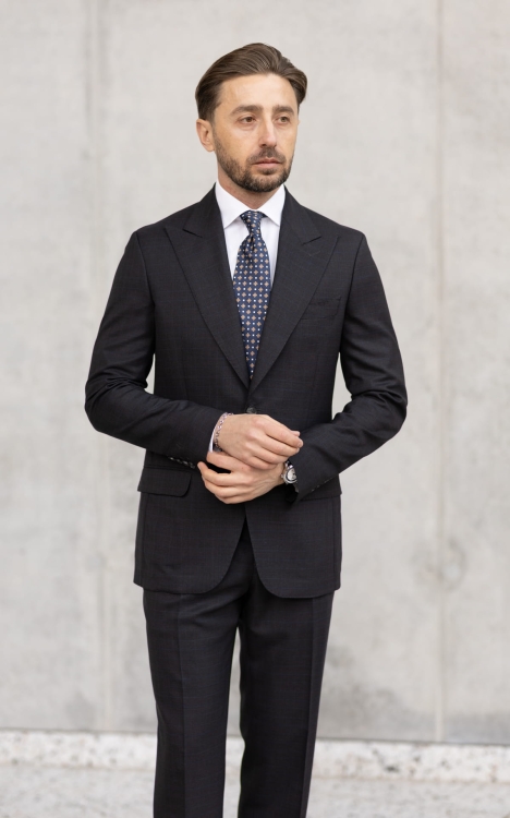 Daytona suit in a subtle blue check Loro Piana