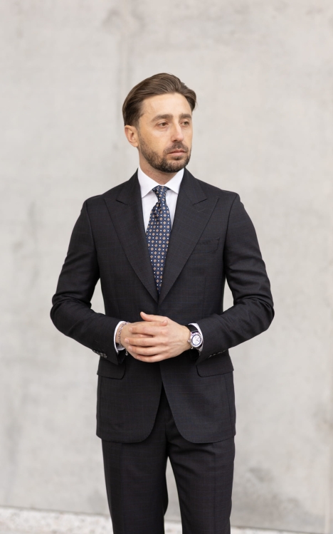 Daytona suit in a subtle blue check Loro Piana