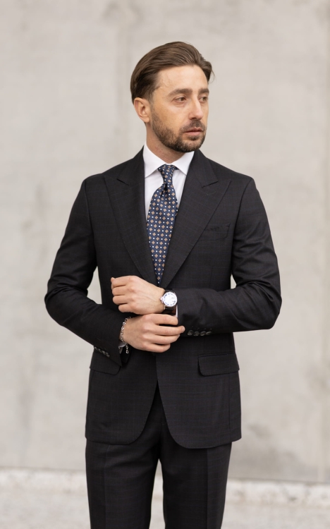 Daytona suit in a subtle blue check Loro Piana