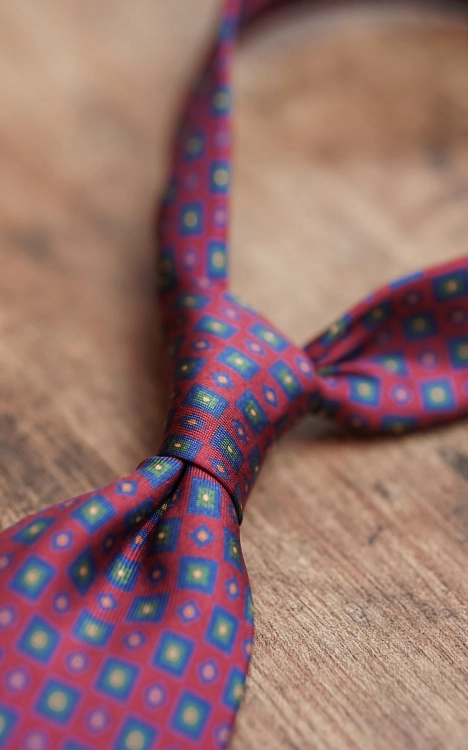 Krawat z Jedwabiu Czerwony we wzory