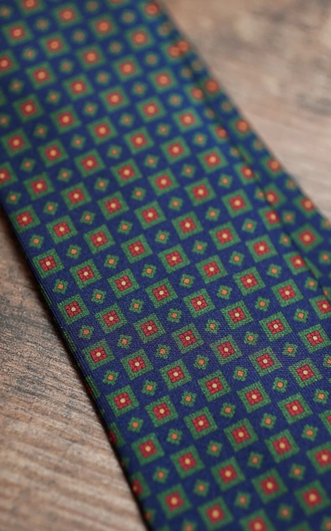 Krawat z Jedwabiu Granatowy we wzory