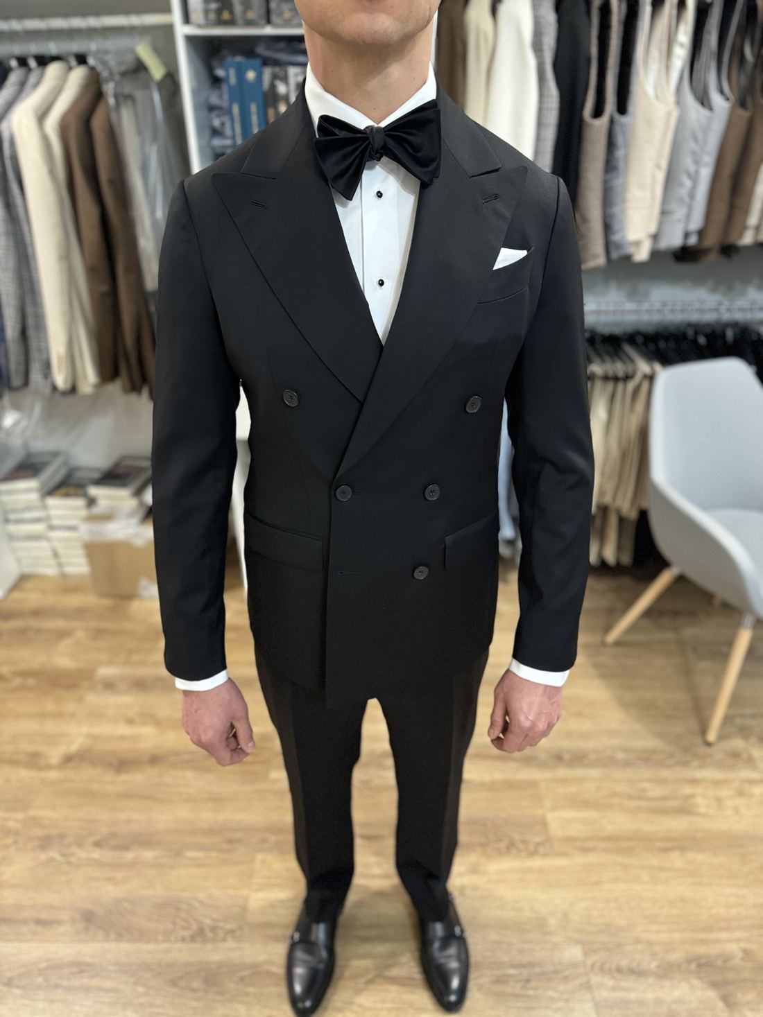 Czarny garnitur wieczorowy w studio 4Gentleman